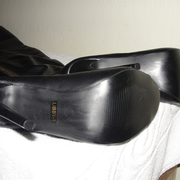 Over the knee boots - Picture 3 of 7